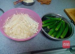 蒜香金针菇秋葵的做法图解1
