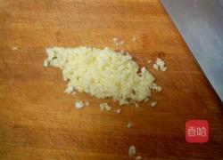 蒜香金针菇秋葵的做法图解3