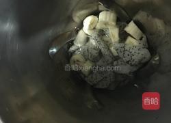 冰镇火龙果香蕉汁的做法图解3