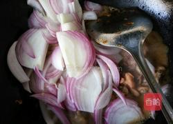 洋葱炒鸡腿的做法图解8