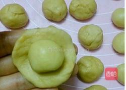 紫薯肉松蛋黄酥的做法图解7