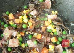 什锦焖面的做法图解3