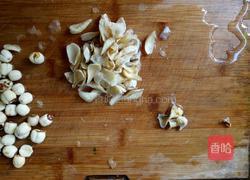 百合银耳莲子羹的做法图解3