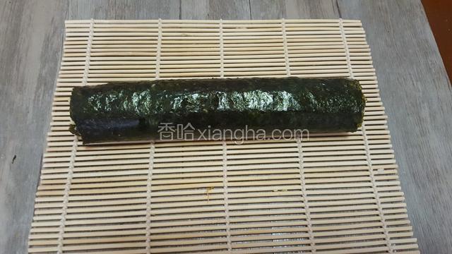 卷好的寿司条！切开即食！可以配点沙拉酱或者番茄酱！