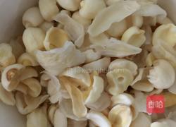 红枣银耳莲子羹的做法图解2