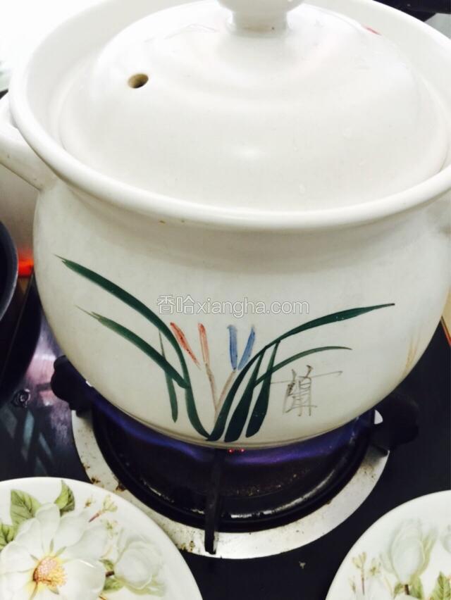可以开始炖了，要炖两个小时哦