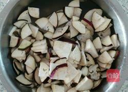 洋葱爆茄子的做法图解1