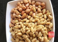花生黄豆猪脚汤的做法图解3