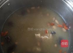 花生黄豆猪脚汤的做法图解7