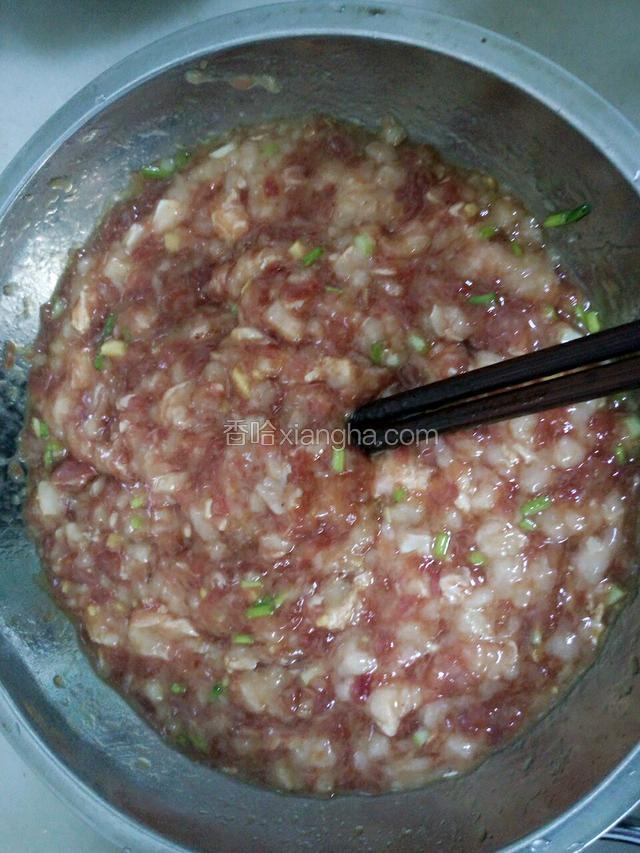 拌好的馅儿。