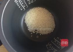 金针菇鸡肉粥的做法图解1