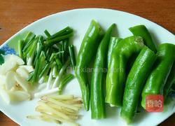 虎皮煎椒炒腊肉的做法图解2