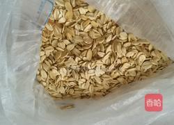 牛奶燕麦粥的做法图解1