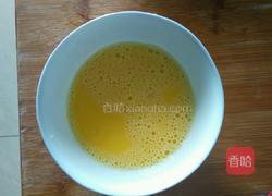 青椒炒鸡蛋木耳紫圆葱的做法图解2