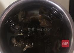 猪蹄木耳汤的做法图解1