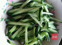 凉拌香菜黄瓜的做法图解2
