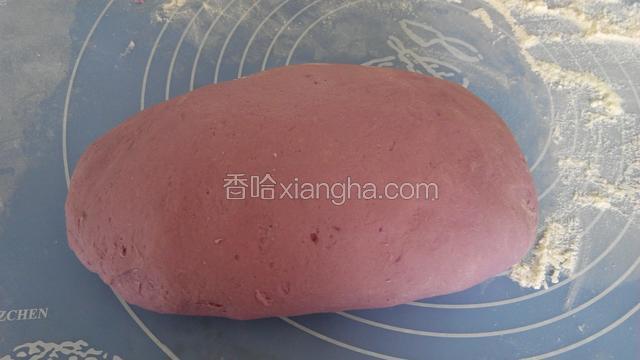 揉面排气，盖上湿布松弛15分钟