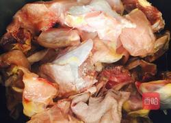 简易版鸡肉炖土豆～的做法图解1