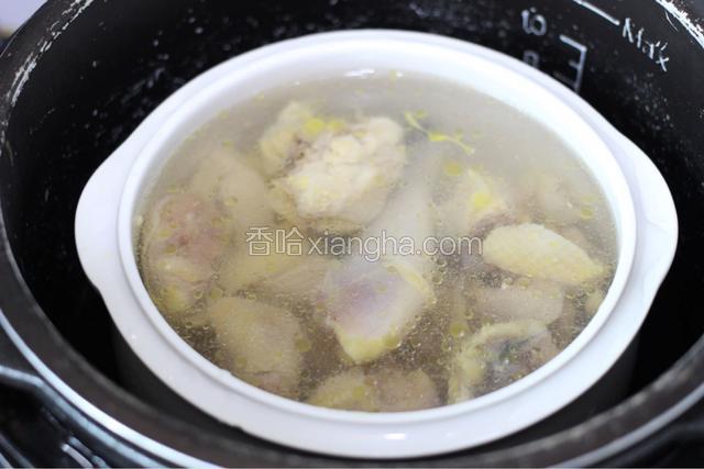 提前烧一锅鸡汤，备用