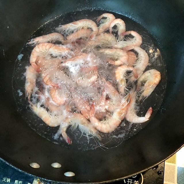 等水再次滚起来的时候立即关火盛出