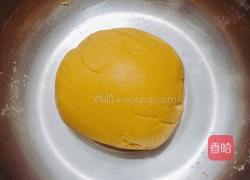 豆沙南瓜饼的做法图解3