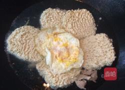 鸡蛋瘦肉面的做法图解1