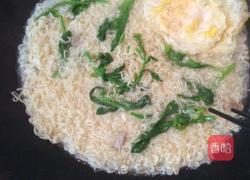 鸡蛋瘦肉面的做法图解3