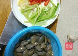 家常炒花甲的做法图解1