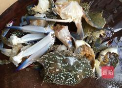 花蟹苦瓜汤的做法图解2