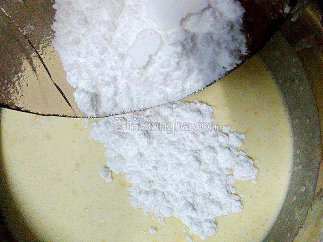 加糖粉，搅拌均匀。