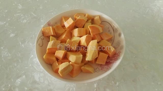 把红薯去皮切块