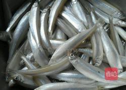 干炸小鱼的做法图解1