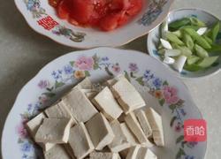 西红柿炒豆腐的做法图解1