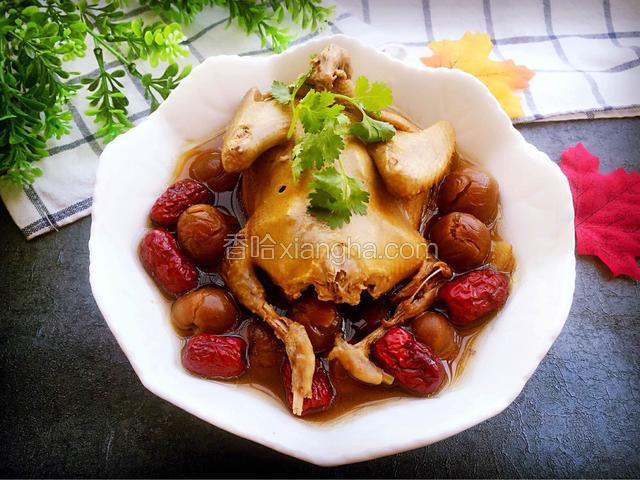 最后盛到准备好的餐具内，撒上香菜，即可食用