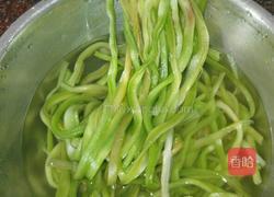 贡菜炒五花肉的做法图解2