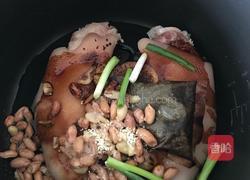 花生米炖猪蹄的做法图解7