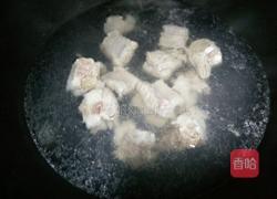 蔬果排骨汤的做法图解1