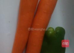 胡萝卜炒鸡丁的做法图解1