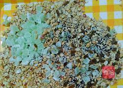 伍仁月饼馅的做法图解1