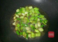 大葱炒肥肠的做法图解3