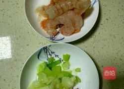 胡萝卜黄瓜炒虾仁的做法图解2