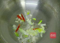 胡萝卜黄瓜炒虾仁的做法图解3