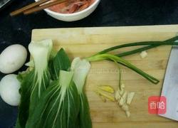 油菜鲜虾鸭蛋汤的做法图解1