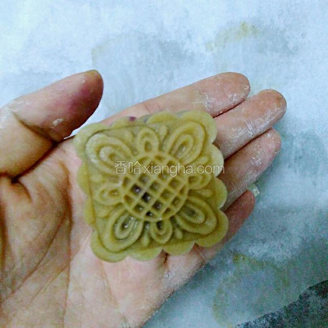 往下按压下就印好形状了