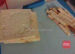 吐司鸡蛋杯的做法图解1