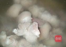 猪脚黄豆薏米汤的做法图解2