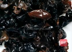 木耳炒毛豆的做法图解1