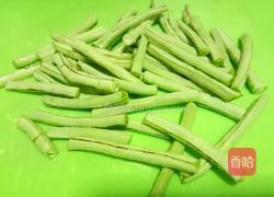肉丝豆角炆茄子的做法图解2