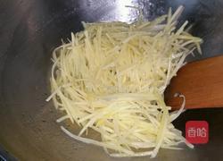 芹菜炒土豆丝的做法图解1