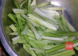 芹菜炒土豆丝的做法图解2